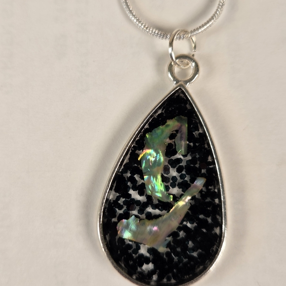 Jewelry - Elegant Black and Silver Teardrop Pendant Necklace
